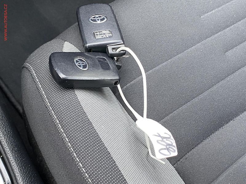 Toyota Auris (2015) 1.2T, Comfort, TZ, kamera - fotka 18 z 18