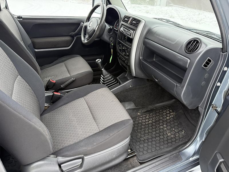 Suzuki Jimny 1,3i 4x4 TAŽNÉ - fotka 10 z 23