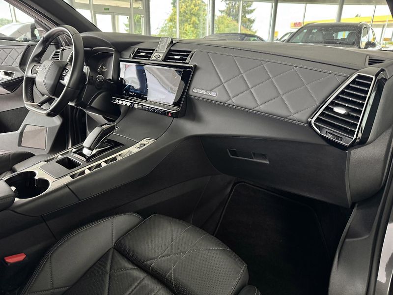 DS Automobiles DS7 Crossback 1,6 E-TENSE 300*AT8*4x4*RIVOLI - fotka 13 z 47