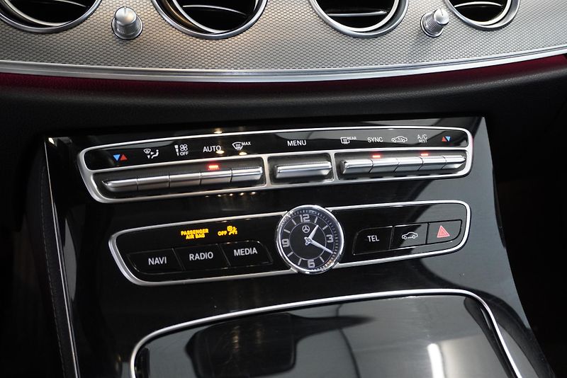 Mercedes-Benz Třídy E 3,0D V6 AUTOMAT - fotka 15 z 27