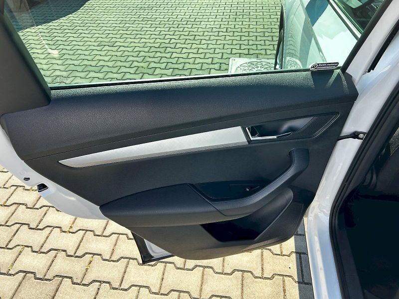 Škoda Karoq (2024) 2.0 TDI 85kW MP6 Selection - fotka 27 z 35