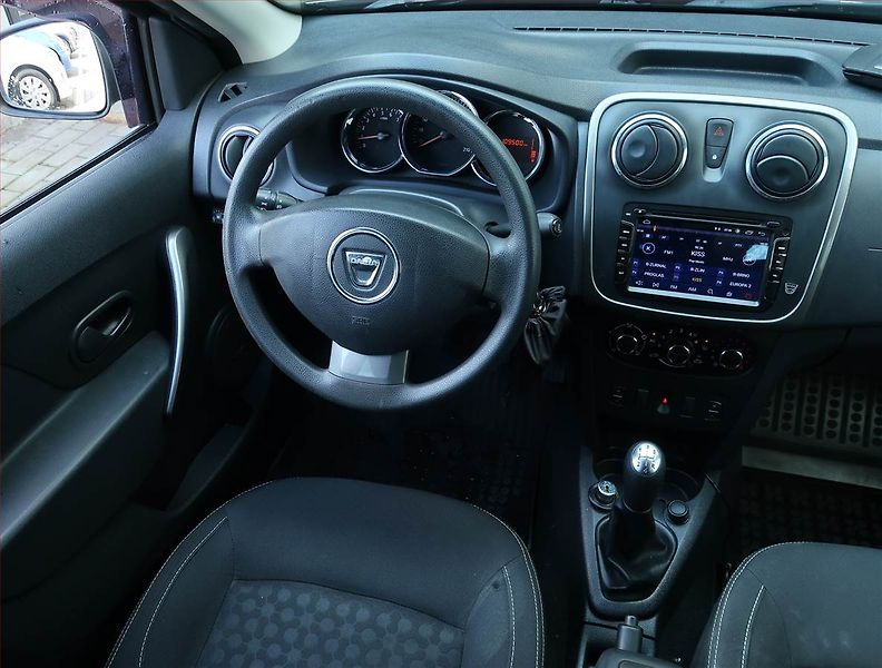 Dacia Sandero (2014) 1.2 16V, LPG, Park. senzory - fotka 7 z 16