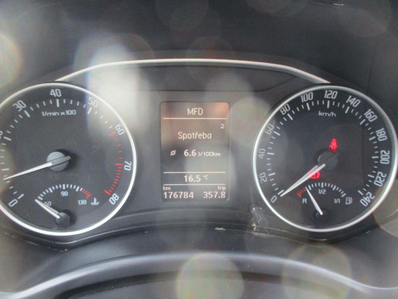 Škoda Octavia 1.2 TSi*TAŽNÉ*L+Z PNEU*VÝHŘEV - fotka 17 z 43