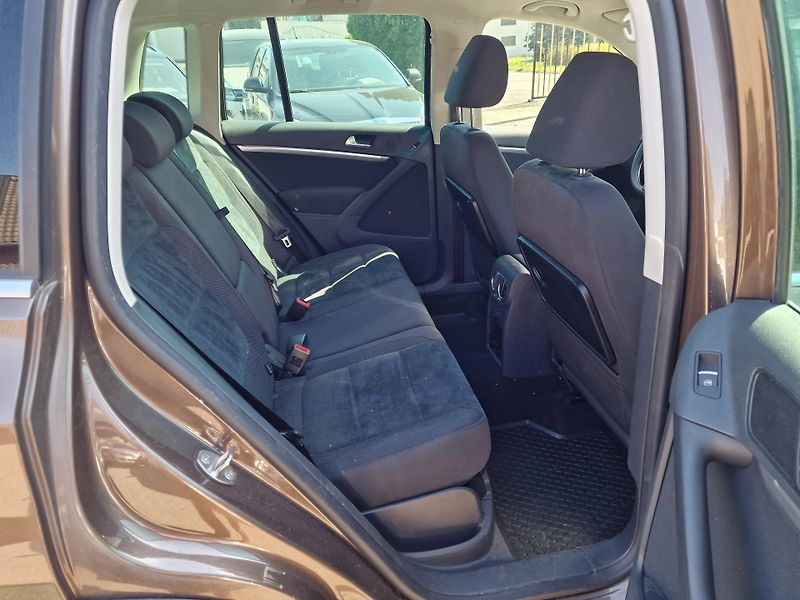 Volkswagen Tiguan 2,0TDI 125KW SPORT&STYLE 4x4 - fotka 9 z 18