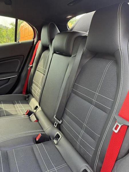 Mercedes-Benz GLA (2015)  220d 7G-DCT 4MATIC AMG Styl - fotka 12 z 23