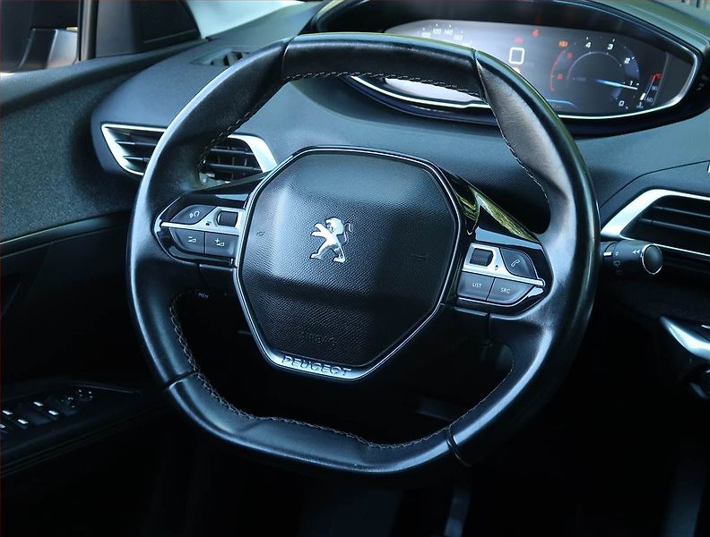 Peugeot 5008 (2019) 1.5 BlueHDi - fotka 25 z 25