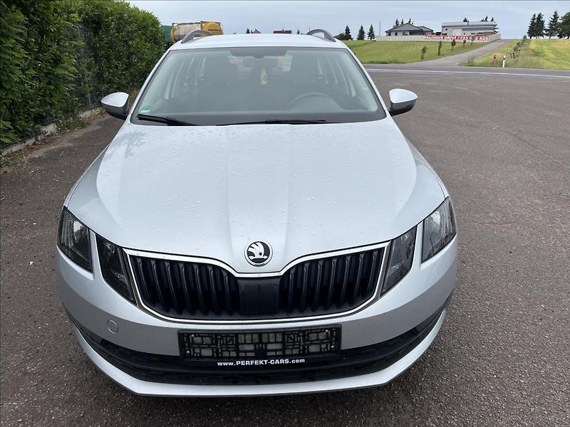 Škoda Octavia 1,6 TDi KLIMA TAŽNÉ SERVIS - fotka 2 z 34