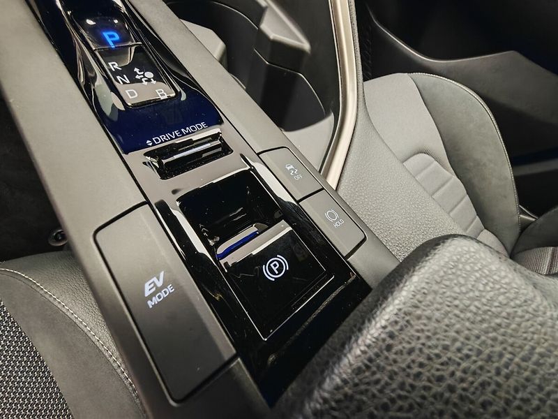 Toyota C-HR 2.0 Hybrid 4x2 Executive - fotka 44 z 46