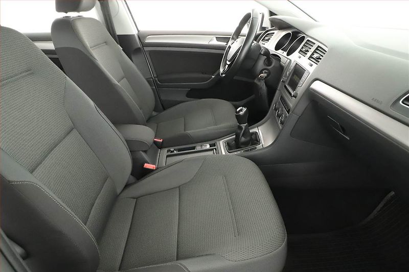 Volkswagen Golf (2016) 1.2 TSI, Tempomat - fotka 7 z 13