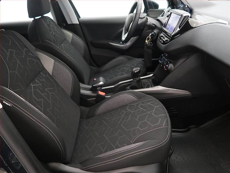 Peugeot 2008 (2019) 1.2 PureTech, ČR,1.maj - fotka 9 z 14