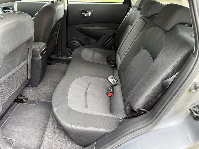 Nissan Qashqai 1,5dCi - fotka 13 z 16