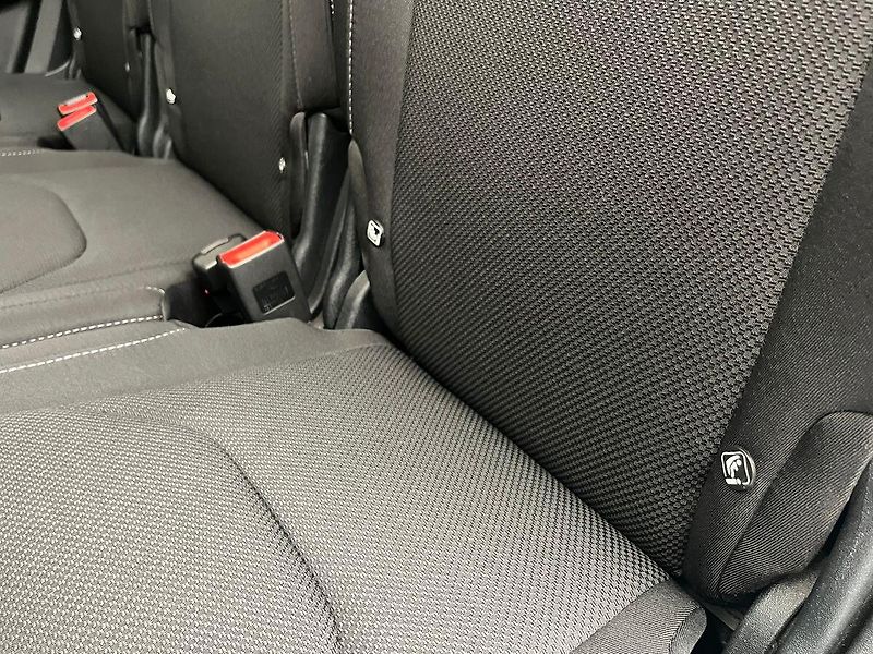 Ford S-MAX 2.0 EB Titanium LED manuál - fotka 27 z 65