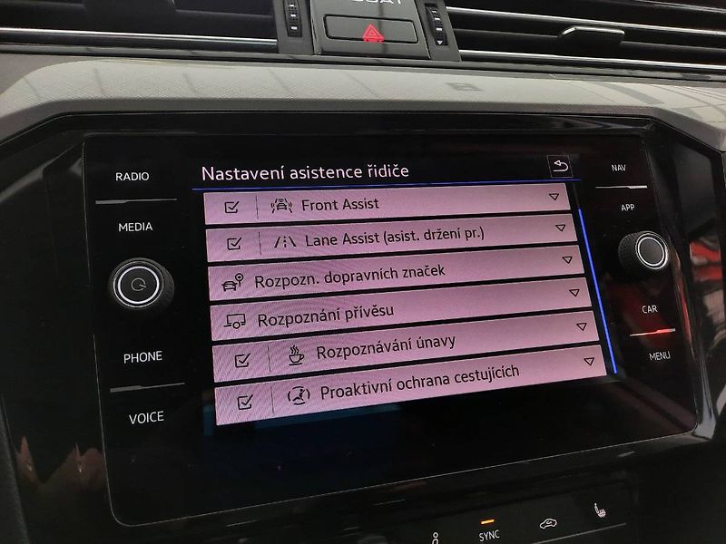 Volkswagen Passat Variant (2021) 2.0 TDI (110kW/150k) DSG, Busi - fotka 19 z 26