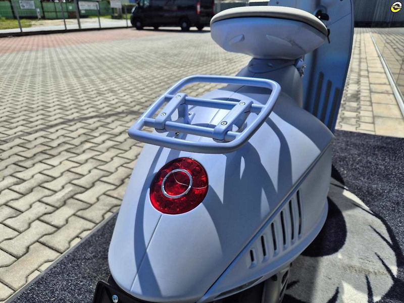 Vespa 946 (2025) 946 Snake E5+ - fotka 15 z 24