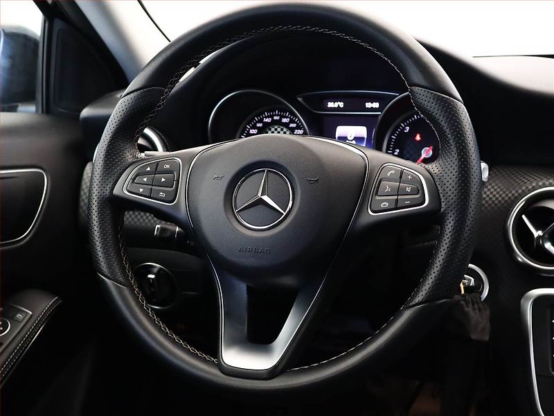 Mercedes-Benz Třídy A (2016) A 180 d, Automat, Kůže - fotka 13 z 16