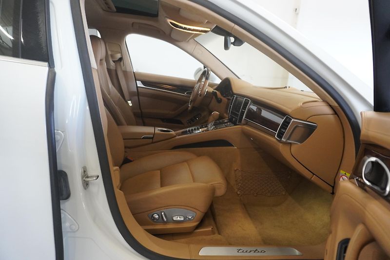Porsche Panamera  4,8I V8 4WD PD - fotka 39 z 45