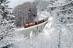 Trať vede i po dvacítce viaduktů.