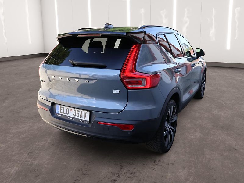 Volvo XC40 (2021) Recharge Pro, Twin motor (AWD) - fotka 4 z 25