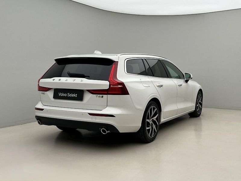 Volvo V60 T6 MOMENTUM RECHARGE AUT - fotka 13 z 44