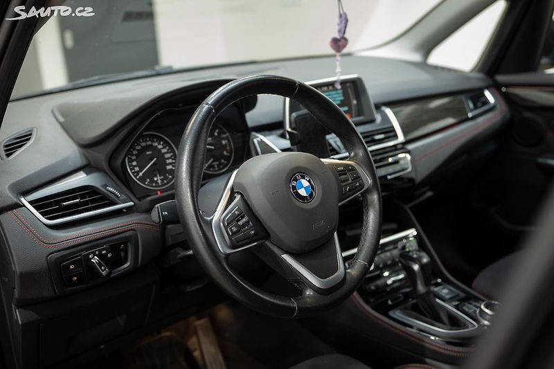 BMW Řada 2 216d Active Tourer - fotka 9 z 32