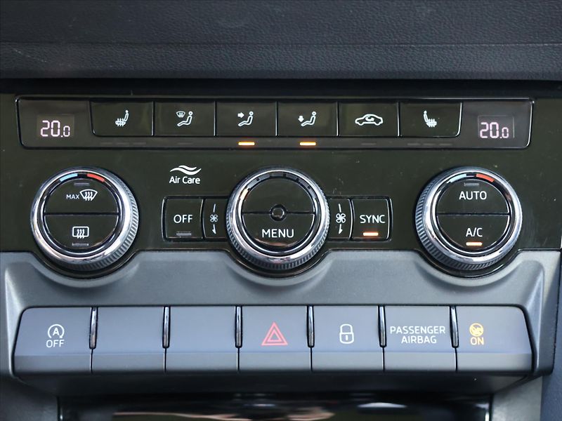 Škoda Karoq 1,0 TSI Soleil LED 1.Majitel - fotka 19 z 27
