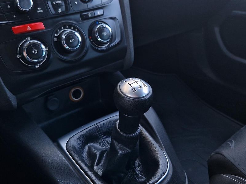 Citroën C4 1,4 i AC SENZORY+SADA ZIM.KOL - fotka 24 z 30