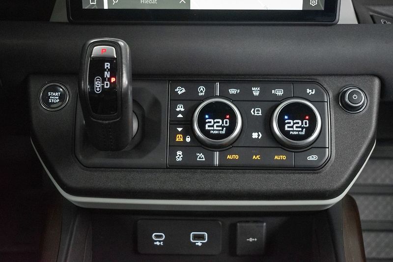 Land Rover Defender 110 D300 SE *ZÁRUKA*TAŽNÉ*ČR* - fotka 28 z 55