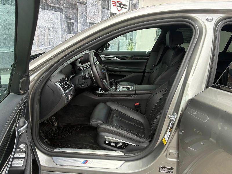 BMW Řada 7 (2020) 740i, 239KW, LONG, SOFT - fotka 34 z 44