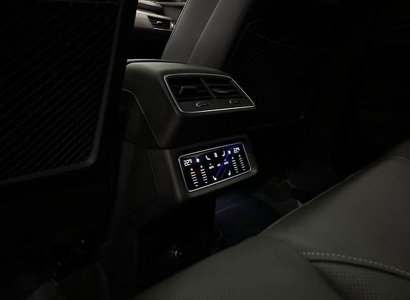 Audi Q8 e-tron 55 Q 360k Pano Tažné 4 zóny - fotka 9 z 19