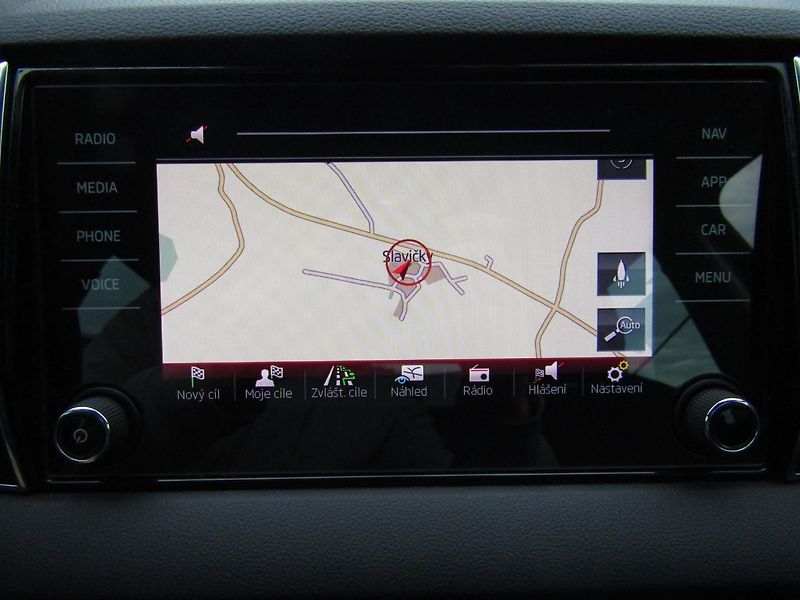 Škoda Karoq (2019) 1.0 TSI 85kW ACC + KAMERA - fotka 37 z 43