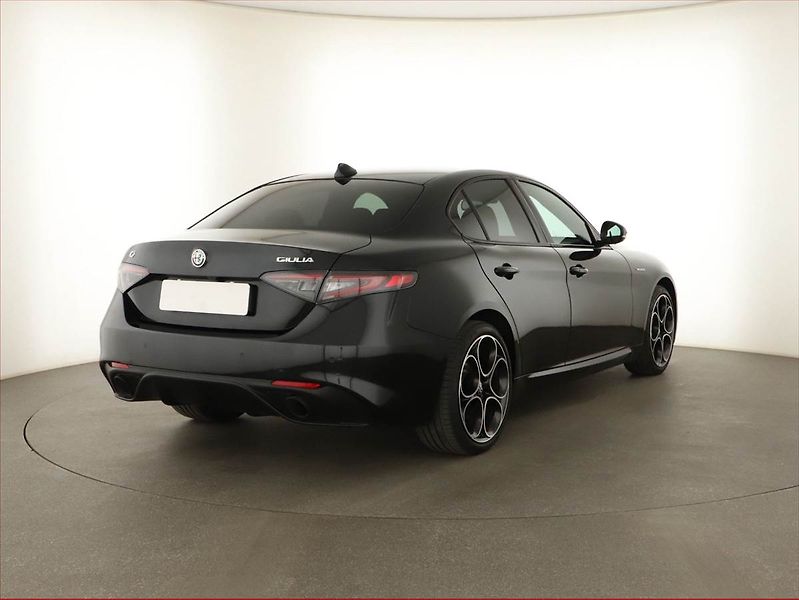 Alfa Romeo Giulia (2024) 2.0 Turbo - fotka 5 z 17