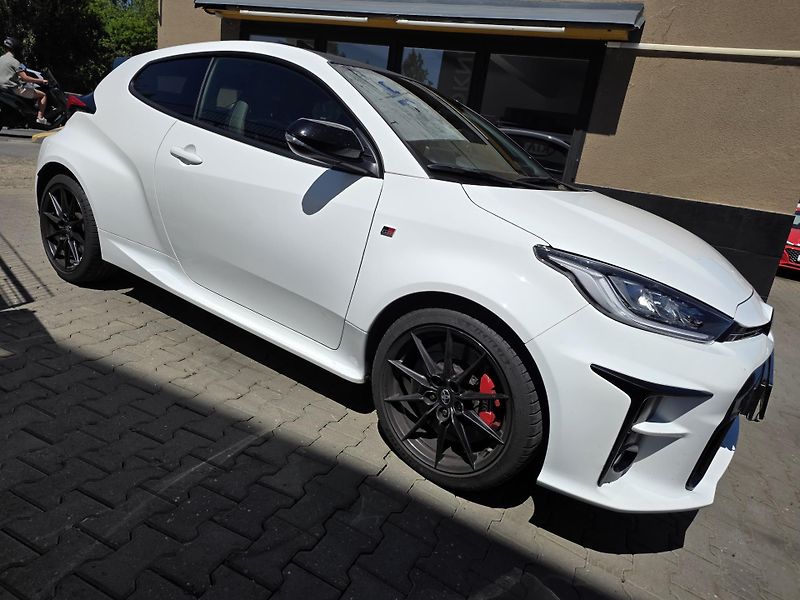 Toyota Yaris 1.6GR-1MAJITEL-OCHR.FOLIE-VOSK - fotka 5 z 16