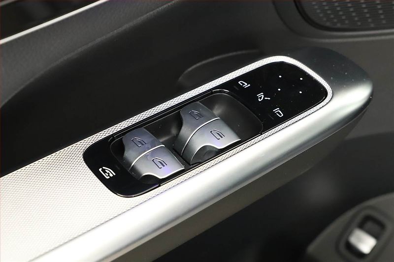 Mercedes-Benz GLC (2025) 200 4MATIC, Avantgarde - fotka 20 z 23