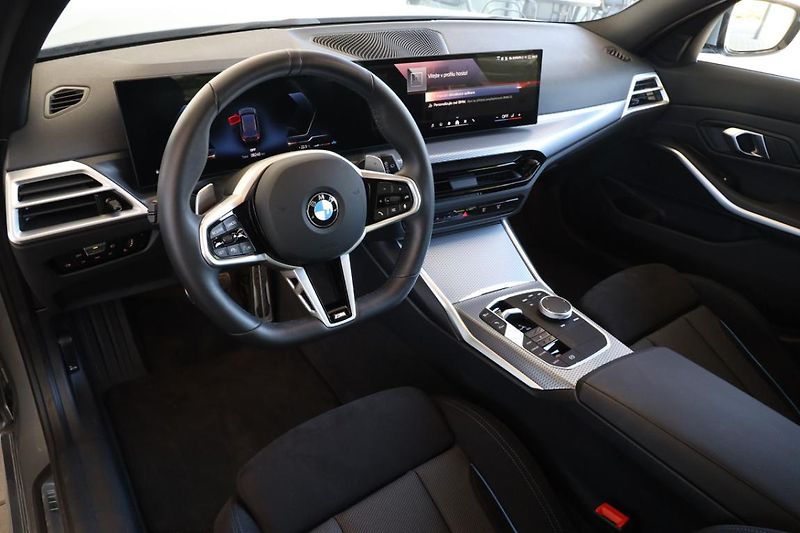 BMW Řada 3 330i xDrive Touring - fotka 2 z 22