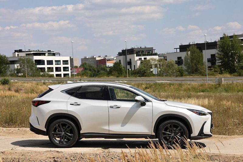 Lexus NX 350h 350H 2,5 HEV PRESTIGE TECH PLU - fotka 7 z 29