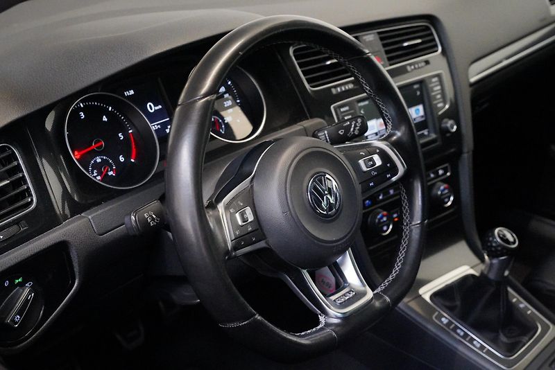 Volkswagen Golf - fotka 14 z 26