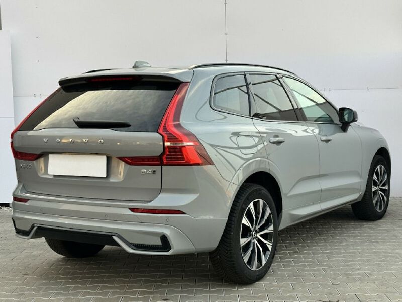 Volvo XC60 PLUS DARK B4 AWD 145kW - fotka 6 z 33