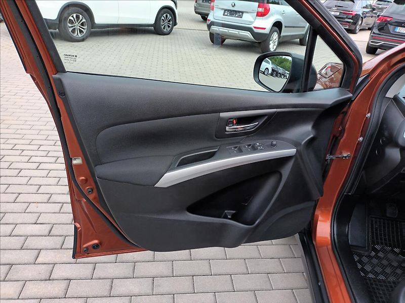 Suzuki SX4 S-Cross 1,0 BJet,82KW,ČR,TAŽNÉ, - fotka 16 z 36