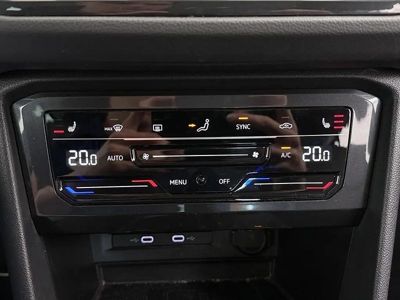 Volkswagen Tiguan 1.5TSI LED ACC TZ 1.Maj DPH - fotka 10 z 14