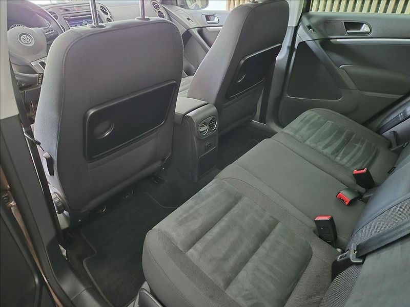 Volkswagen Tiguan TDI 4 MOTION R-Line - fotka 24 z 31