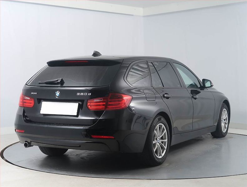 BMW Řada 3 (2013) 320 d xDrive, 4X4, Automat - fotka 5 z 19
