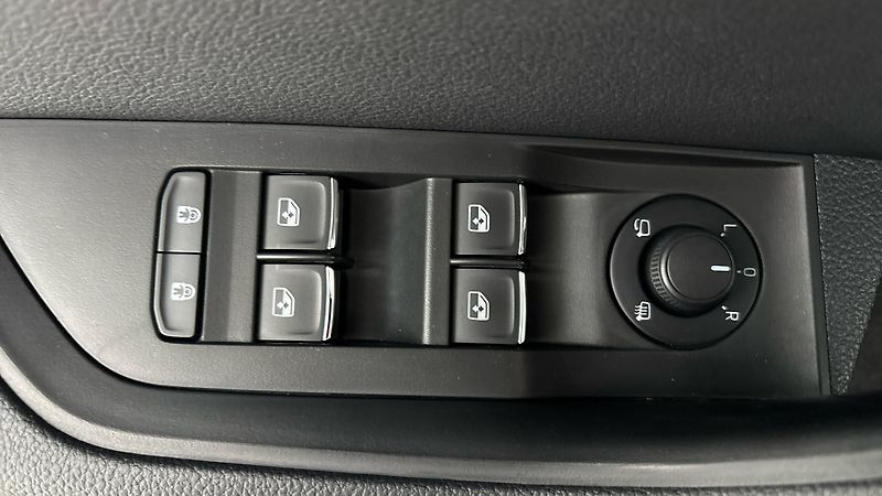 Škoda Superb 2.0 TDI DSG 4x4 L&K Combi - fotka 24 z 34