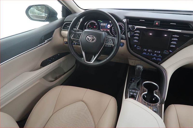Toyota Camry (2021) 2.5 Hybrid - fotka 7 z 19
