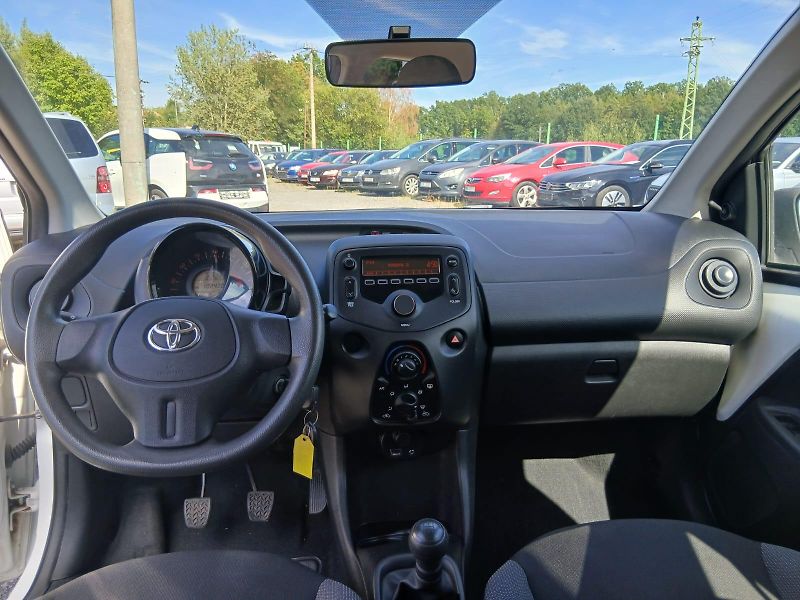 Toyota Aygo 1.0, 51 kW, klima - fotka 28 z 38