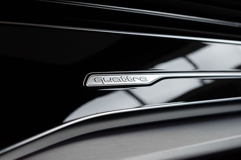Audi Q7 50 TDI 4x4*S-LINE*7.MÍST*TAŽNÉ - fotka 38 z 51
