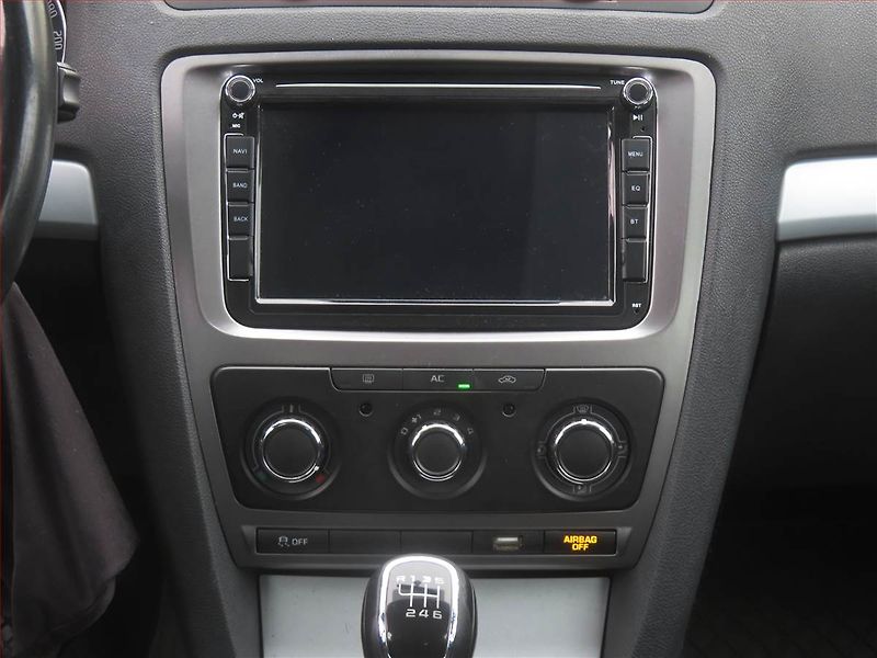 Škoda Octavia (2011) 1.2 TSI, po STK, dobrý stav - fotka 12 z 15
