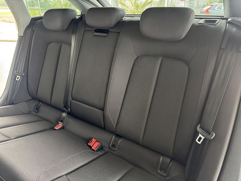 Audi A6 Avant 40TDI Sport*REZERVACE! - fotka 14 z 37