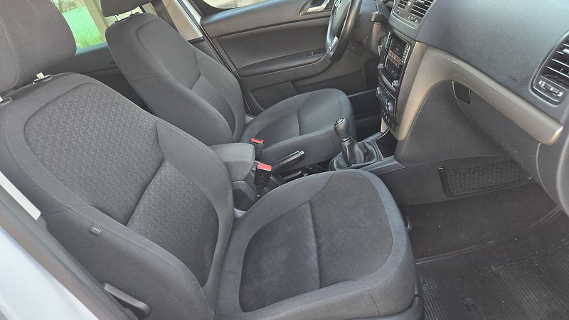 Škoda Yeti 2.0TDI ELEGANCE 4x4*ZADÁNO* - fotka 20 z 41