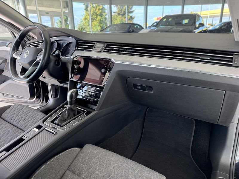 Volkswagen Passat 2,0TDI DSG*Navi*Distronic*DPH - fotka 13 z 34