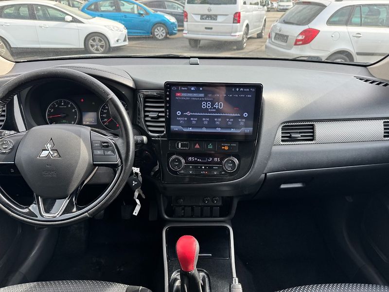 Mitsubishi Outlander (2017) Invite 2.0i MIVEC - fotka 18 z 27